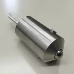 ヘビーメタルボディにサファイア軸のコマ